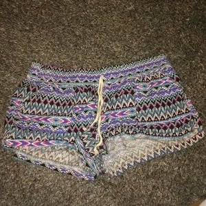 Flowy shorts with pattern